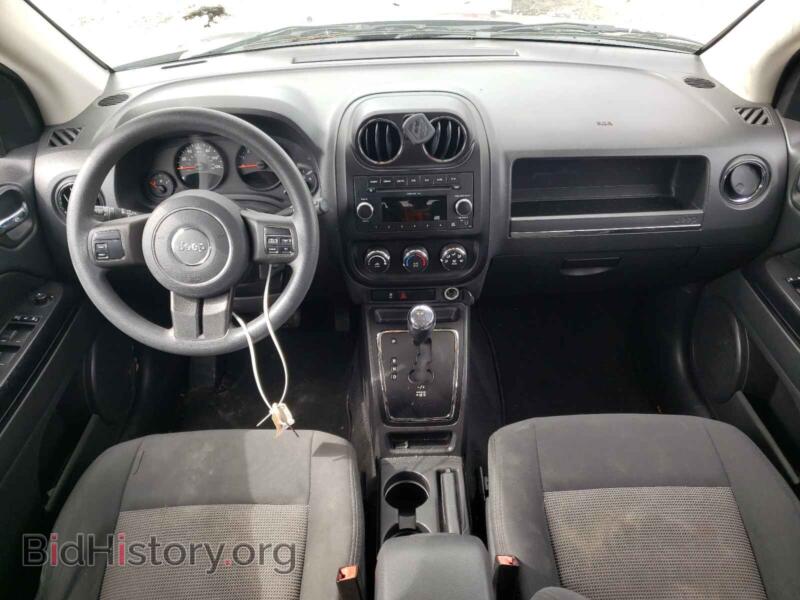 2011 Jeep COMPASS (VIN 1J4NT1FB1BD194944) — photo 9 of 10