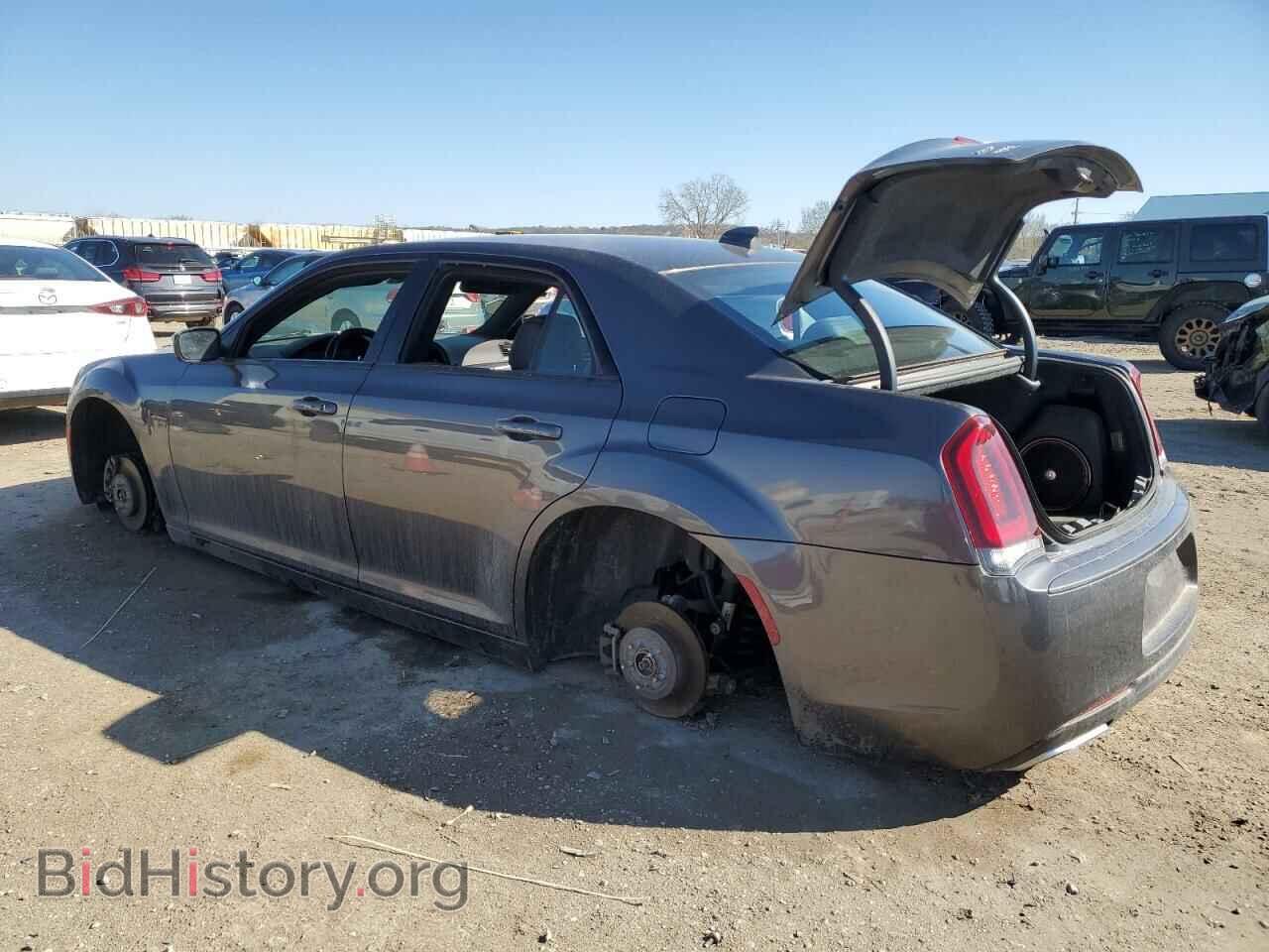 2017 CHRYSLER 300 - VIN: 2C3CCAGG2HH631048 - Фото 2