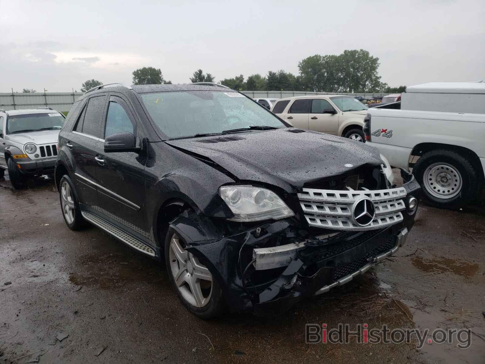 Photo 4JGBB7CB3BA732401 - MERCEDES-BENZ M CLASS 2011