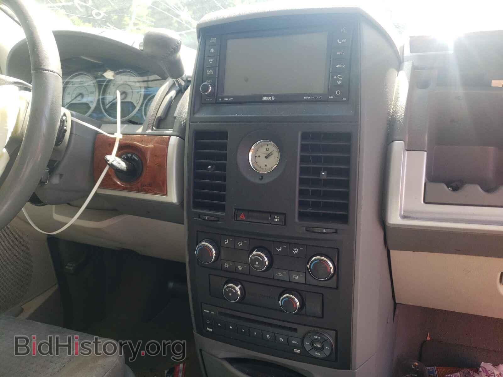 2008 CHRYSLER MINIVAN - VIN: 2A8HR54P38R728189 - Фото 9