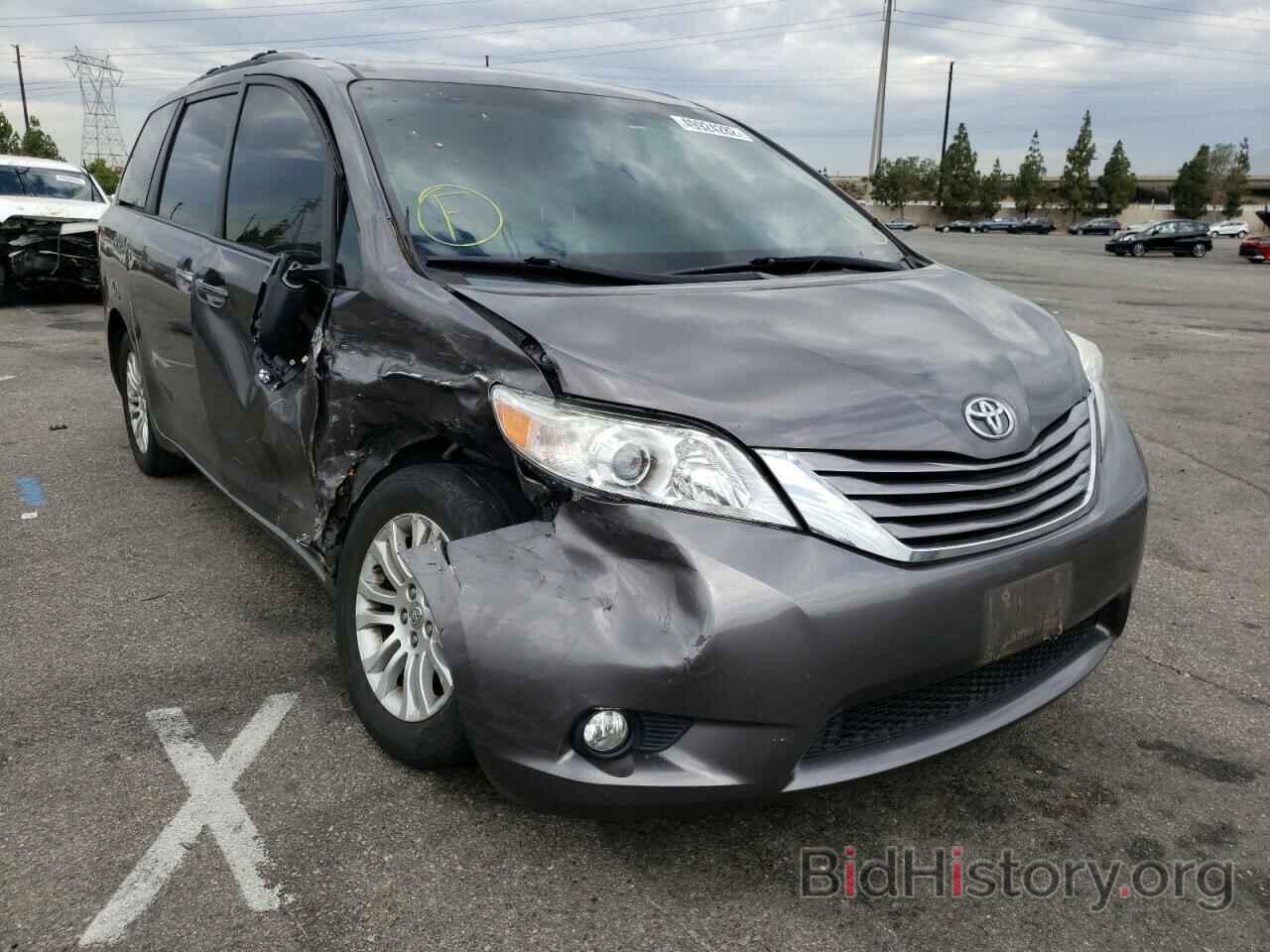 Фотография 5TDYK3DC5FS643694 - TOYOTA SIENNA 2015