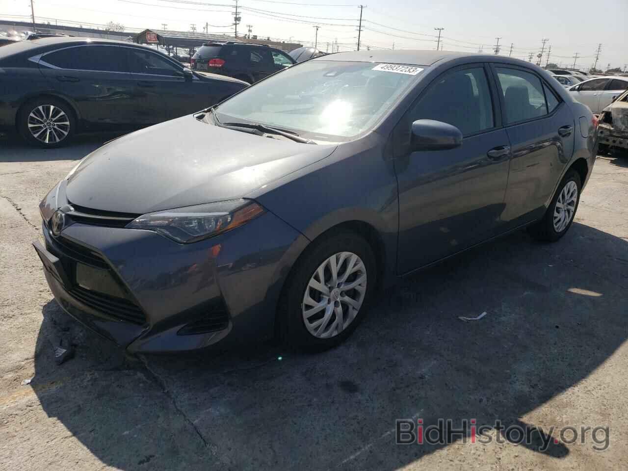 Photo 5YFBURHE9JP844031 - TOYOTA COROLLA 2018