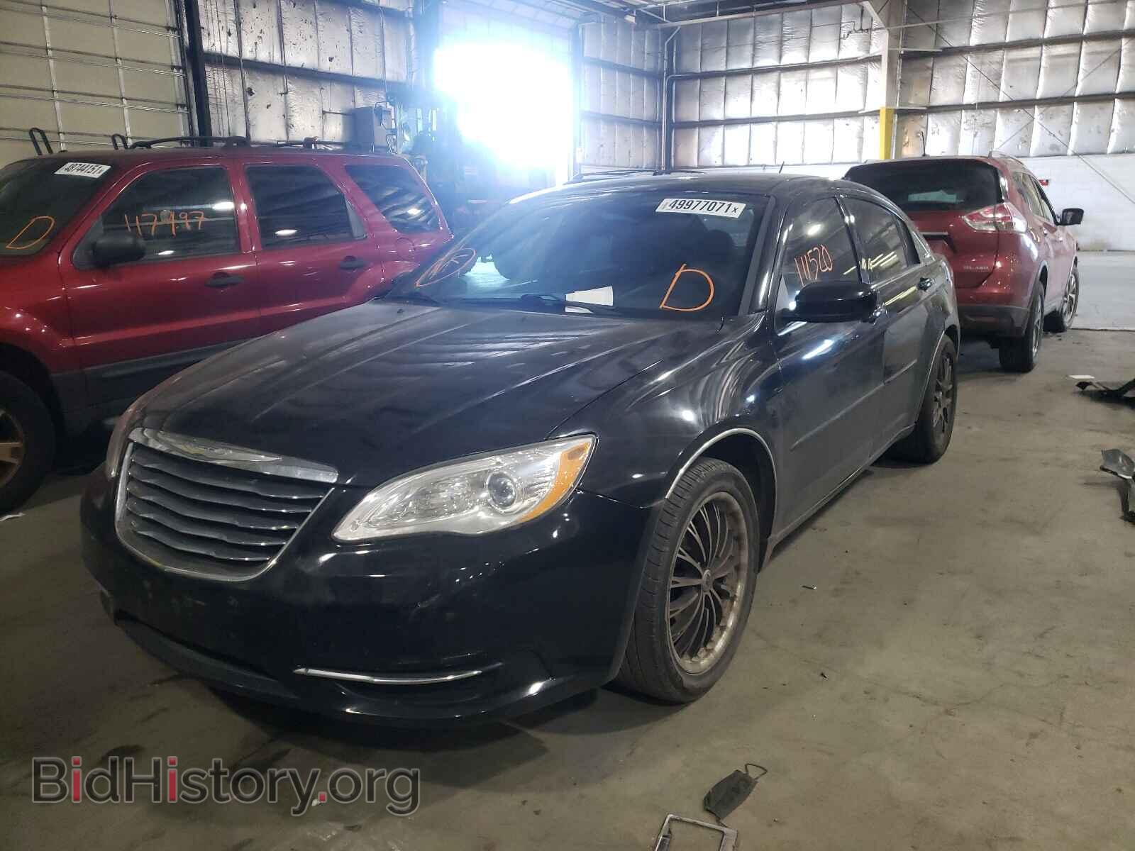 2012 CHRYSLER 200 - VIN: 1C3CCBAG3CN246337 - Фото 2