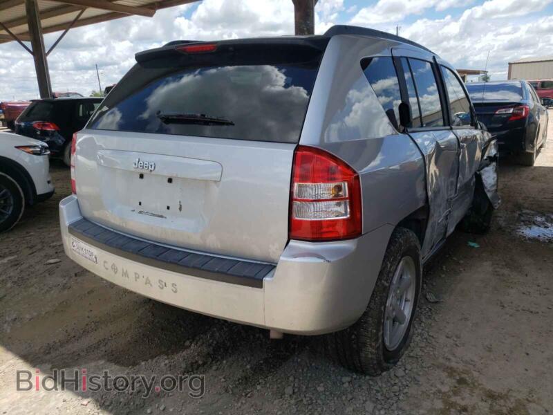 2010 Jeep COMPASS (VIN 1J4NT4FAXAD525978) — фото 4 из 10