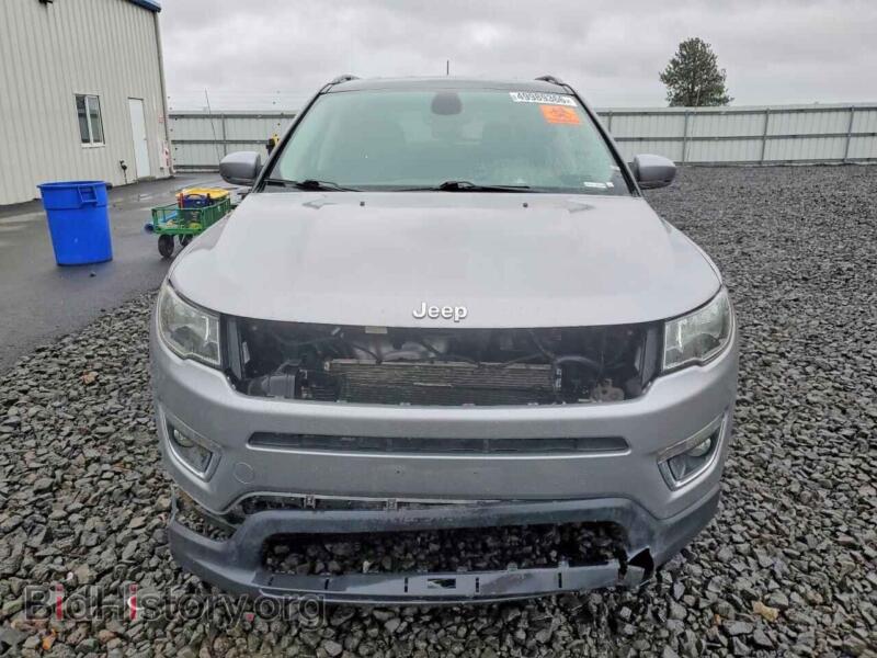 2018 Jeep COMPASS (VIN 3C4NJDCB0JT329051) — photo 5 of 12