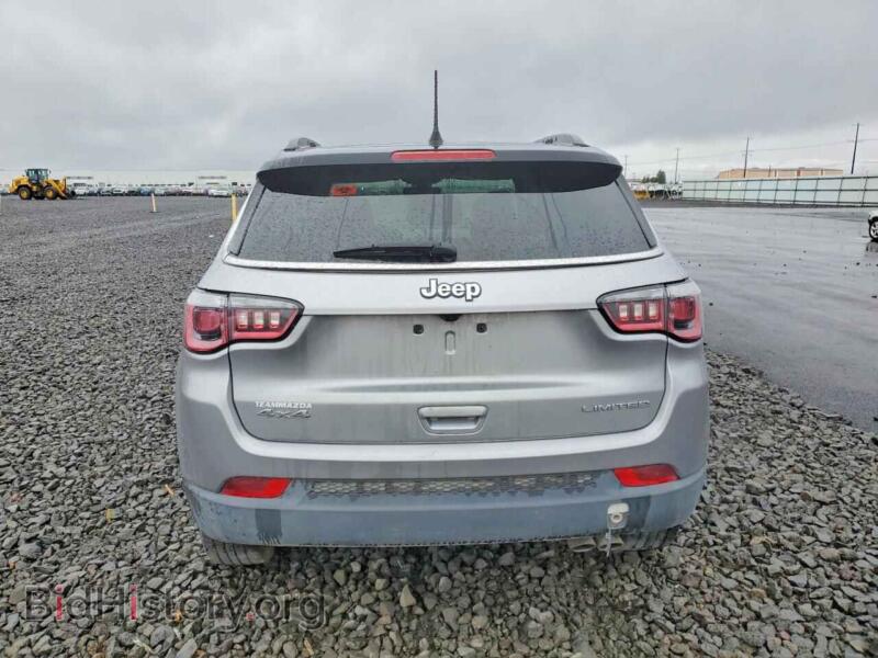 2018 Jeep COMPASS (VIN 3C4NJDCB0JT329051) — photo 6 of 12