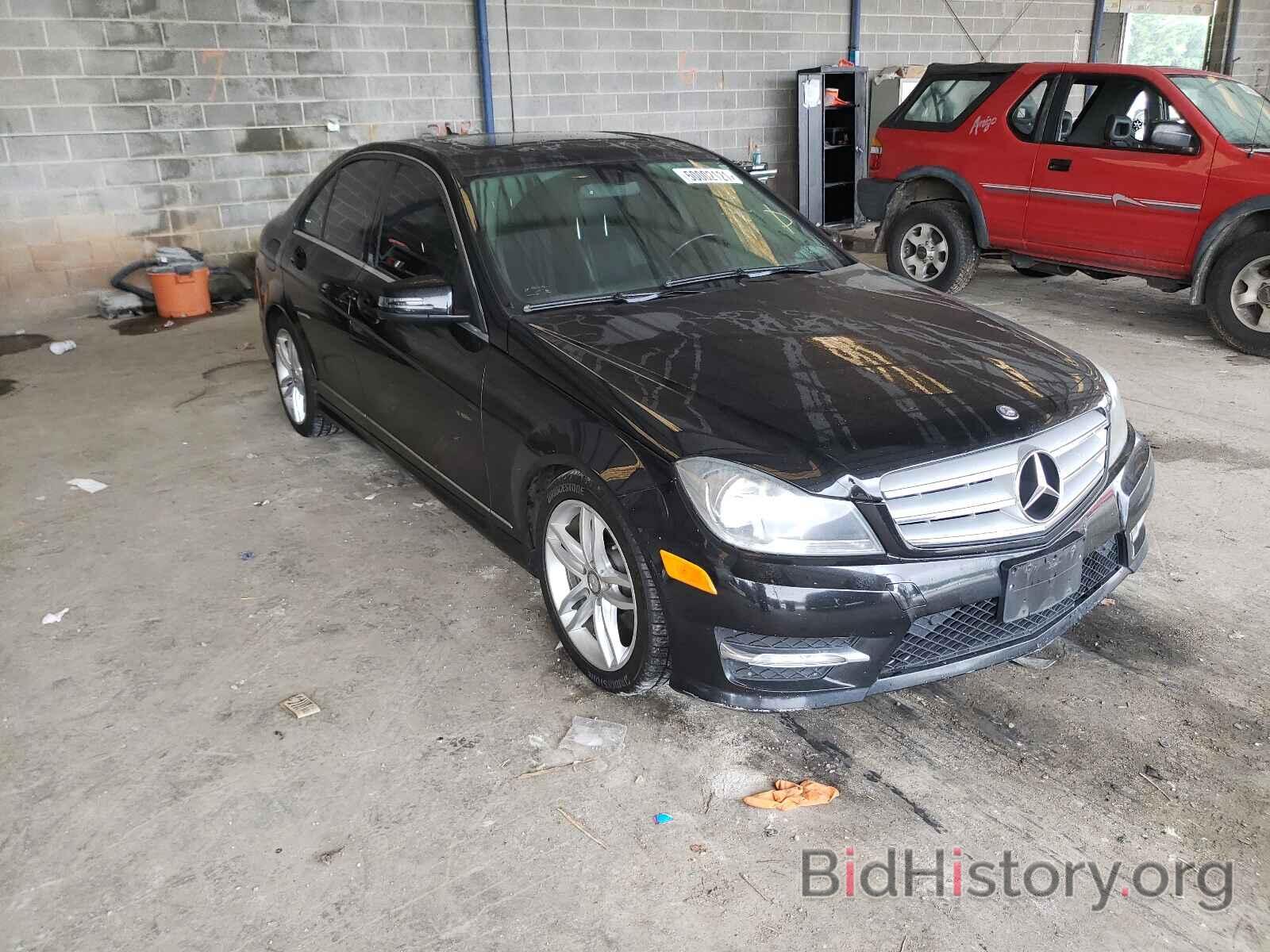 Photo WDDGF8BB7CR232322 - MERCEDES-BENZ C CLASS 2012