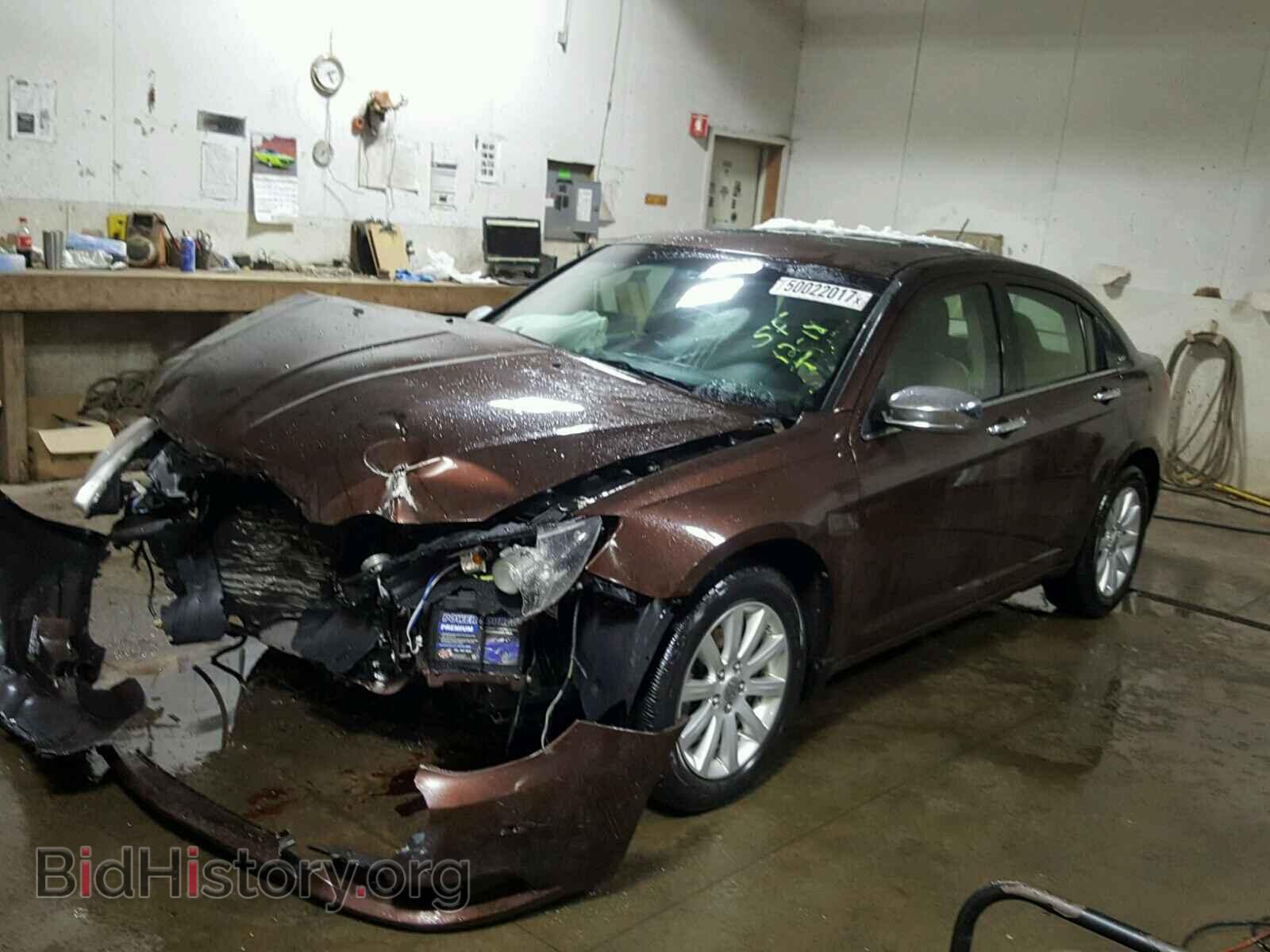 2013 CHRYSLER 200 - VIN: 1C3CCBCG7DN618132 - Фото 2