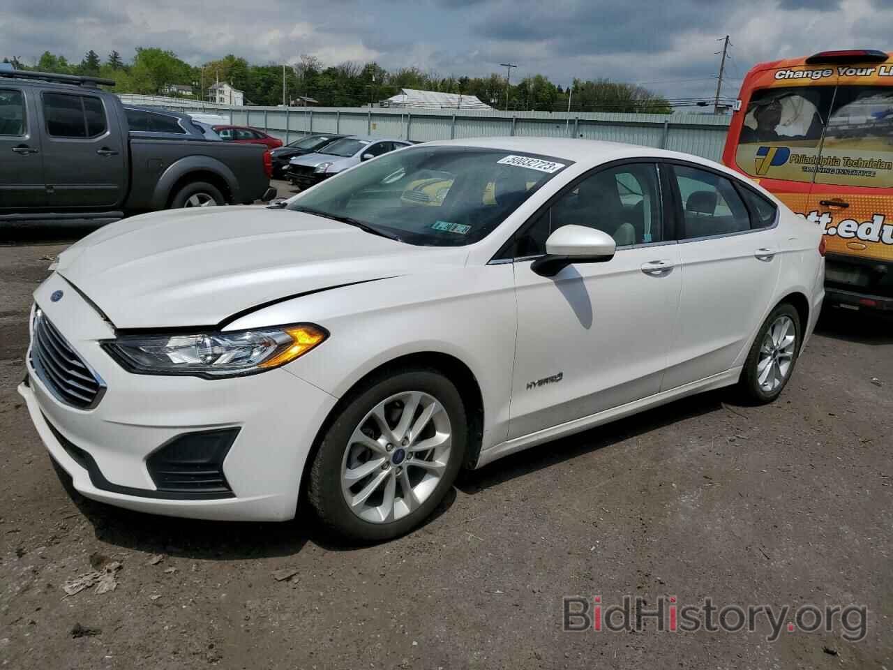 Photo 3FA6P0LU1KR101562 - FORD FUSION 2019