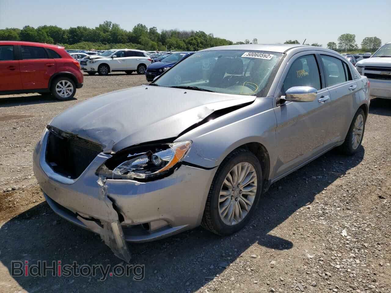 2013 CHRYSLER 200 - VIN: 1C3CCBCG2DN653192 - Фото 2