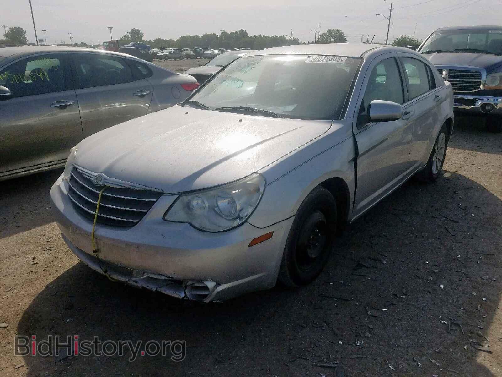 2010 CHRYSLER SEBRING - VIN: 1C3CC5FB9AN216724 - Фото 2