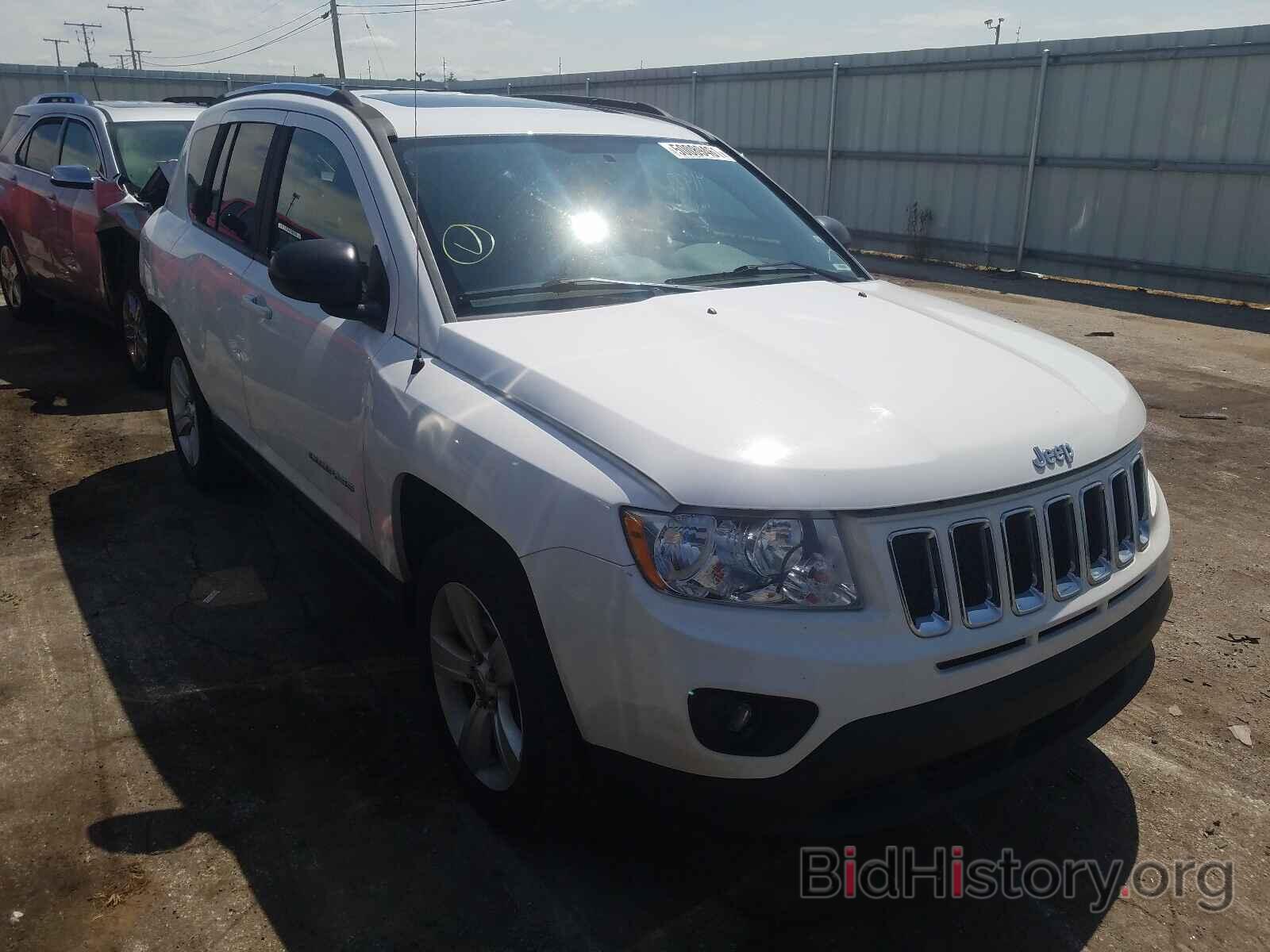 Photo 1J4NF1FB3BD244900 - JEEP COMPASS 2011