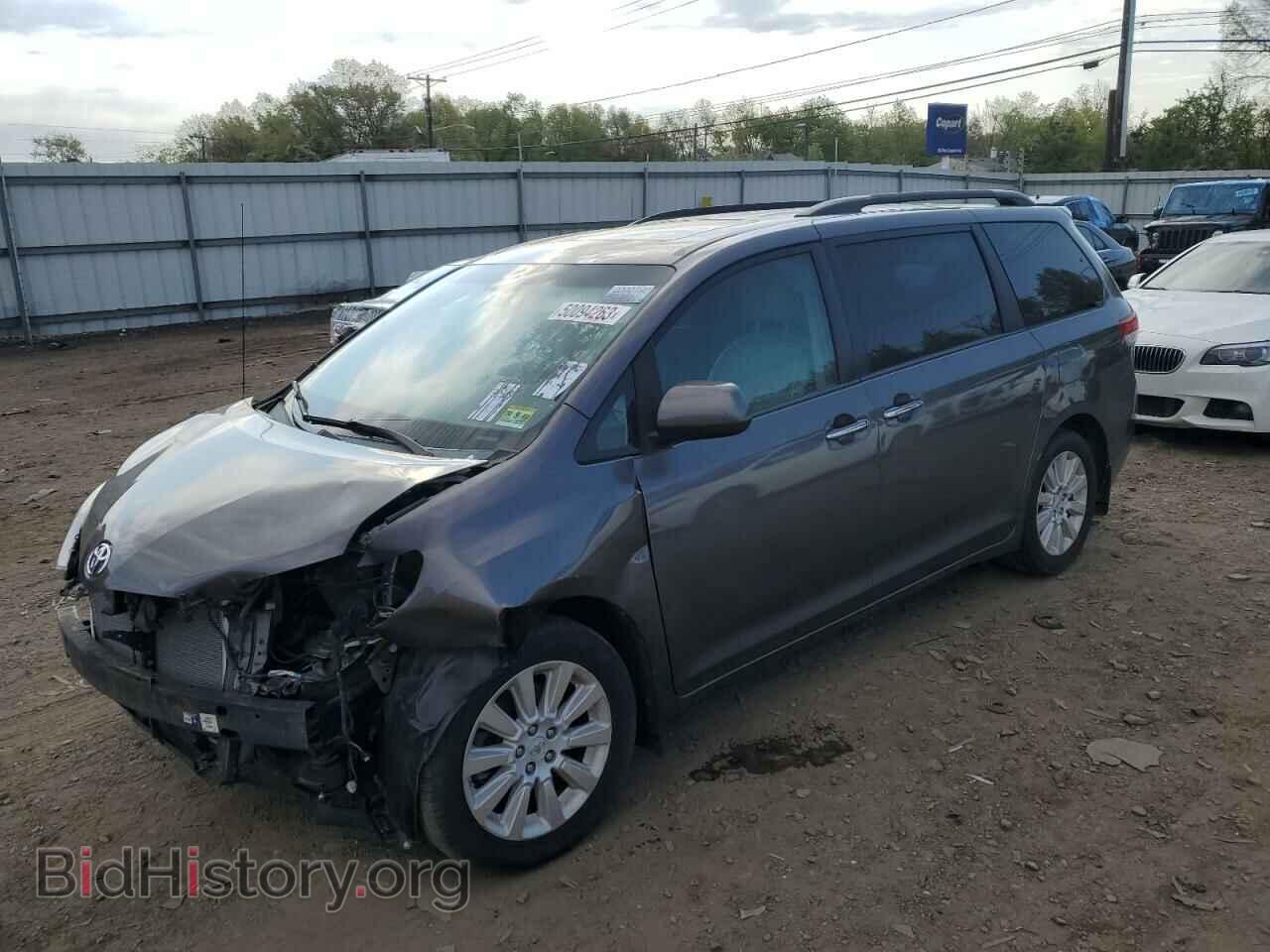Photo 5TDDK3DC9CS043271 - TOYOTA SIENNA 2012