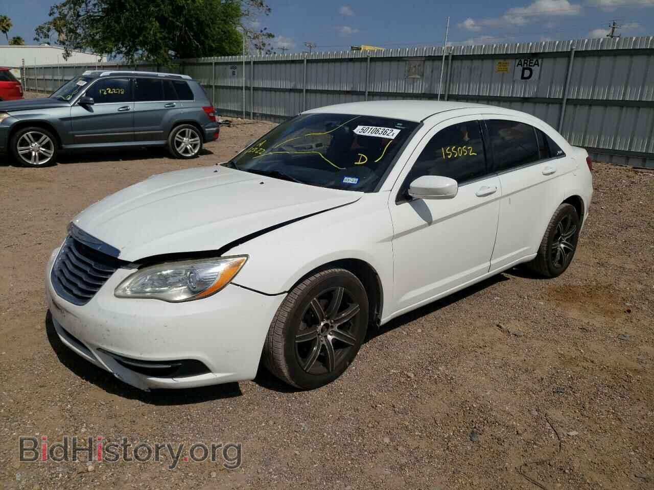 2012 CHRYSLER 200 - VIN: 1C3CCBBG2CN250037 - Фото 2