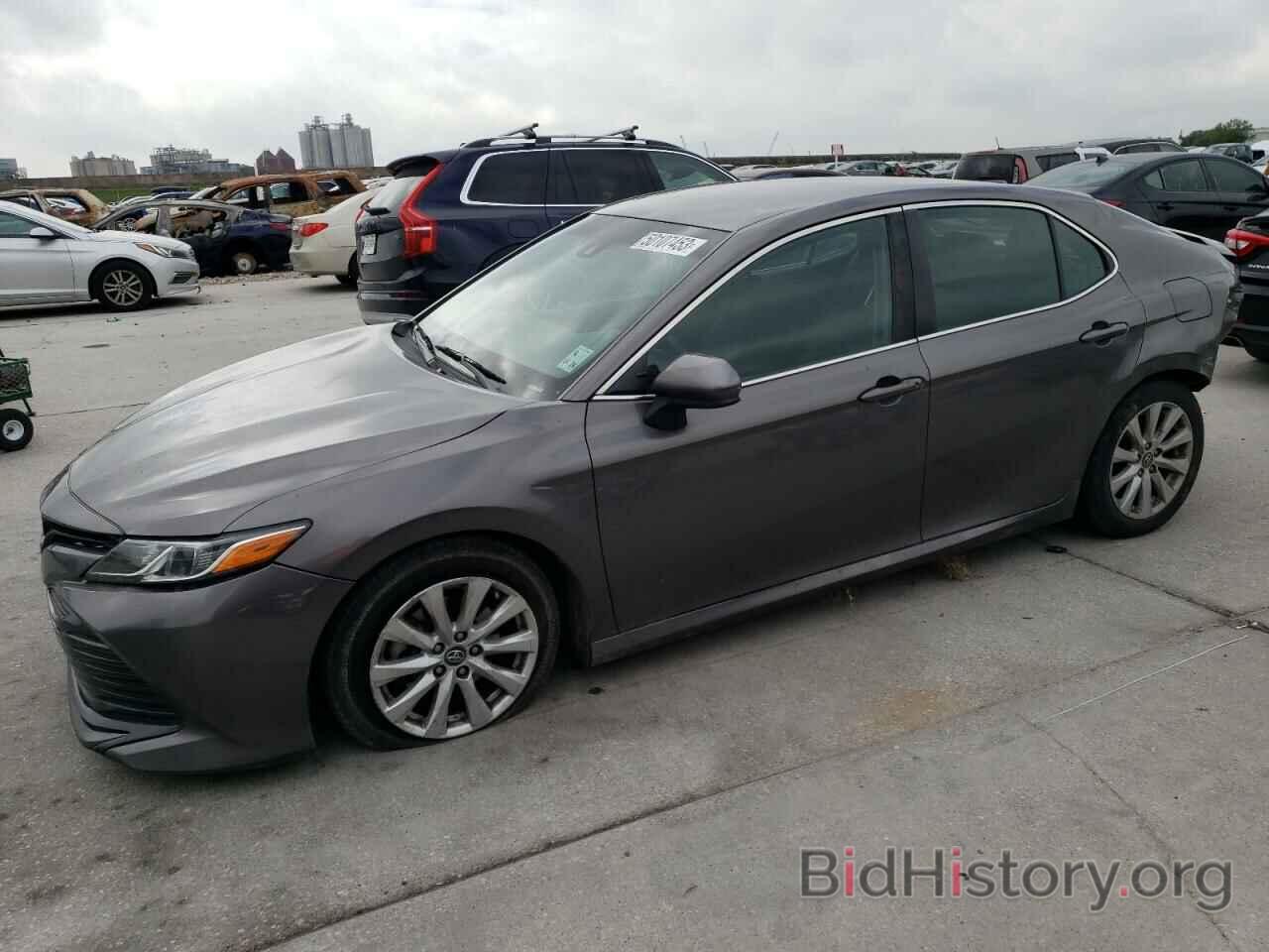 Photo 4T1B11HK9JU085797 - TOYOTA CAMRY 2018