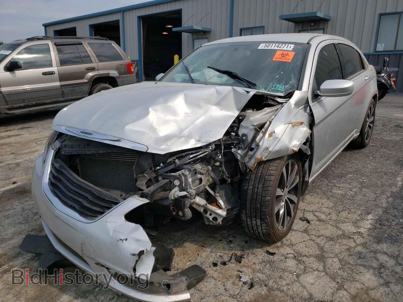 2012 CHRYSLER 200 - VIN: 1C3CCBBGXCN257771 - Фото 2
