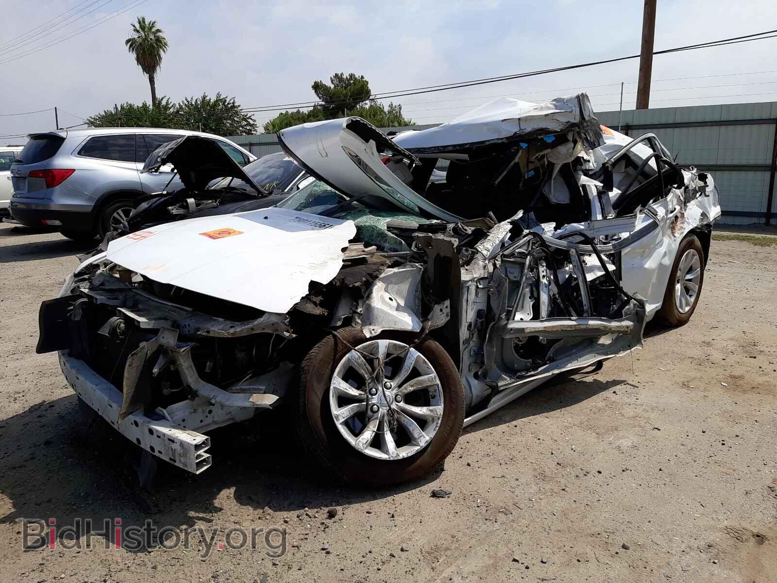 2015 CHRYSLER 300 - VIN: 2C3CCAAG4FH802159 - Фото 2