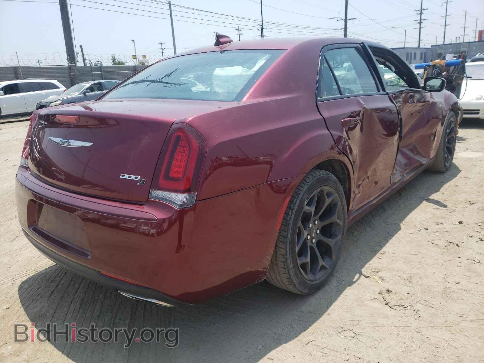 2019 CHRYSLER 300 - VIN: 2C3CCABG0KH697970 - Фото 4