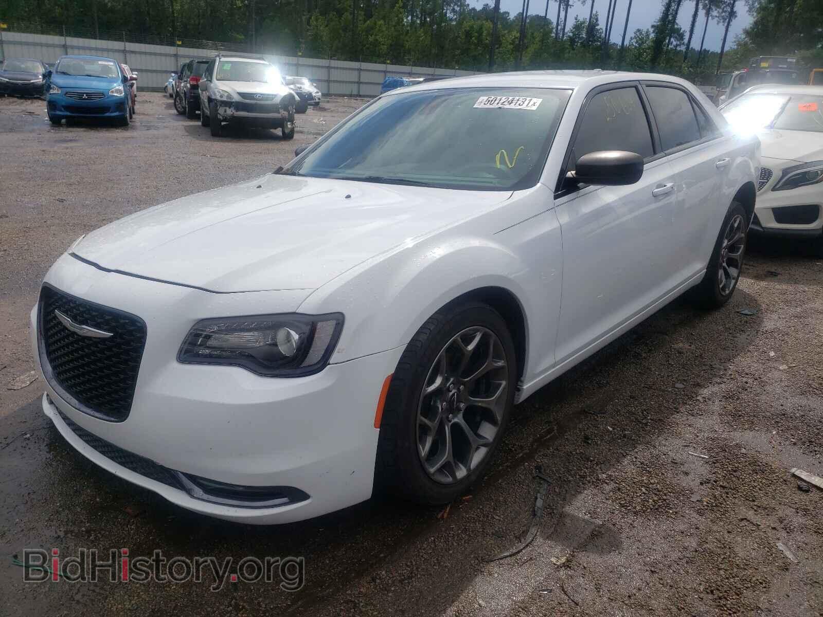 2016 CHRYSLER 300 - VIN: 2C3CCABG2GH238723 - Фото 2