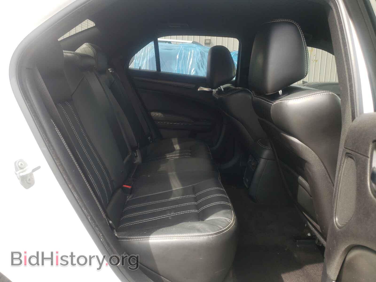 2016 CHRYSLER 300 - VIN: 2C3CCABG2GH238723 - Фото 6