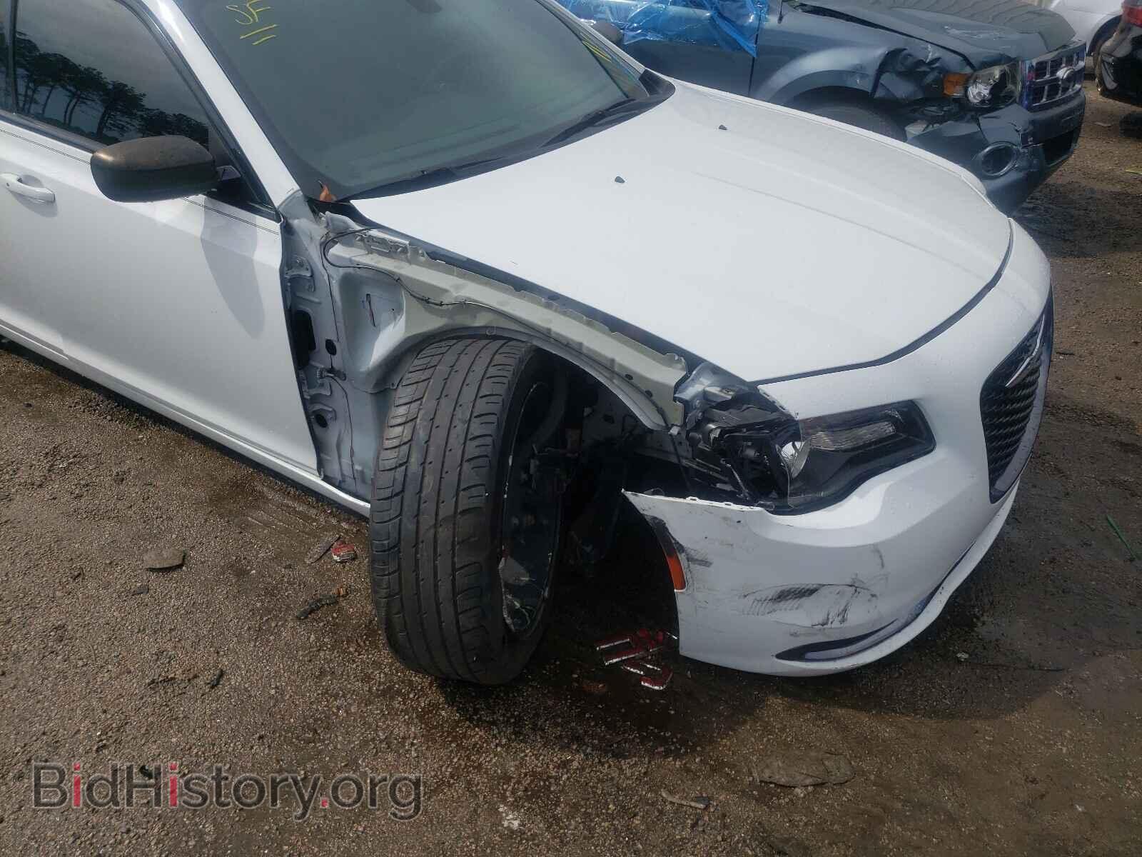 2016 CHRYSLER 300 - VIN: 2C3CCABG2GH238723 - Фото 9