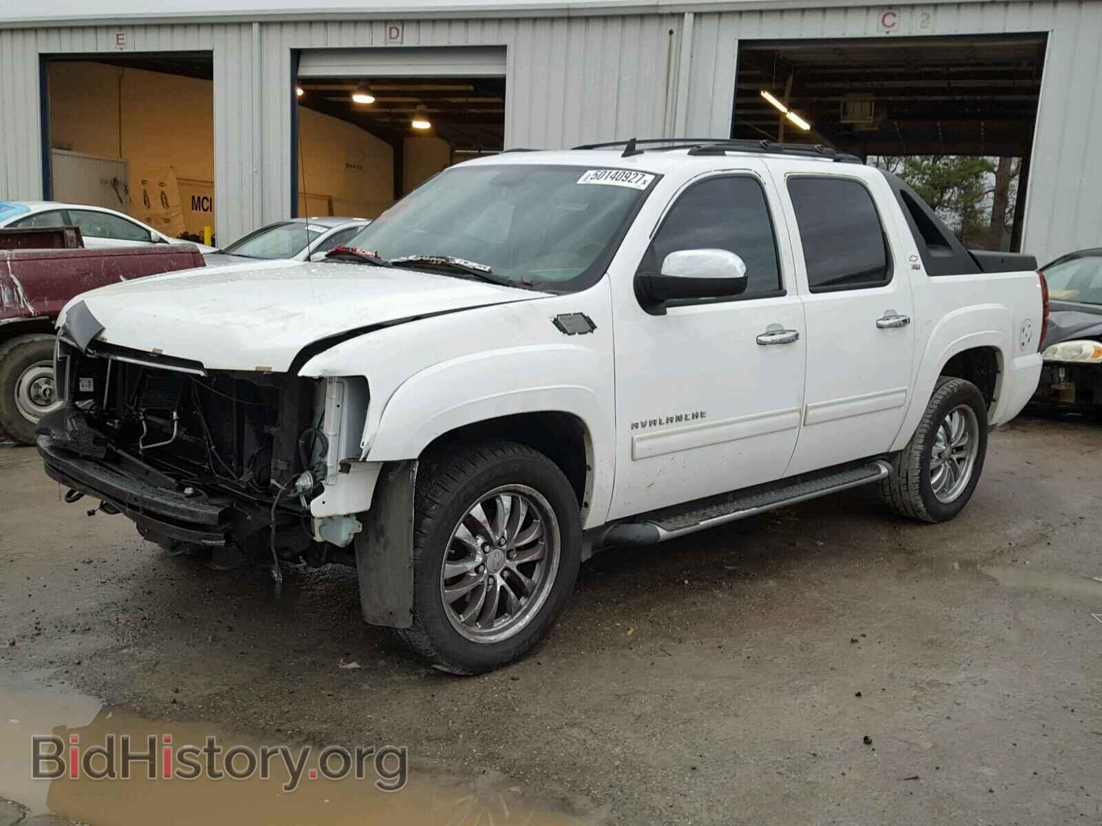 2010 CHEVROLET AVALANCHE - VIN: 3GNVKFE02AG168318 - Фото 2
