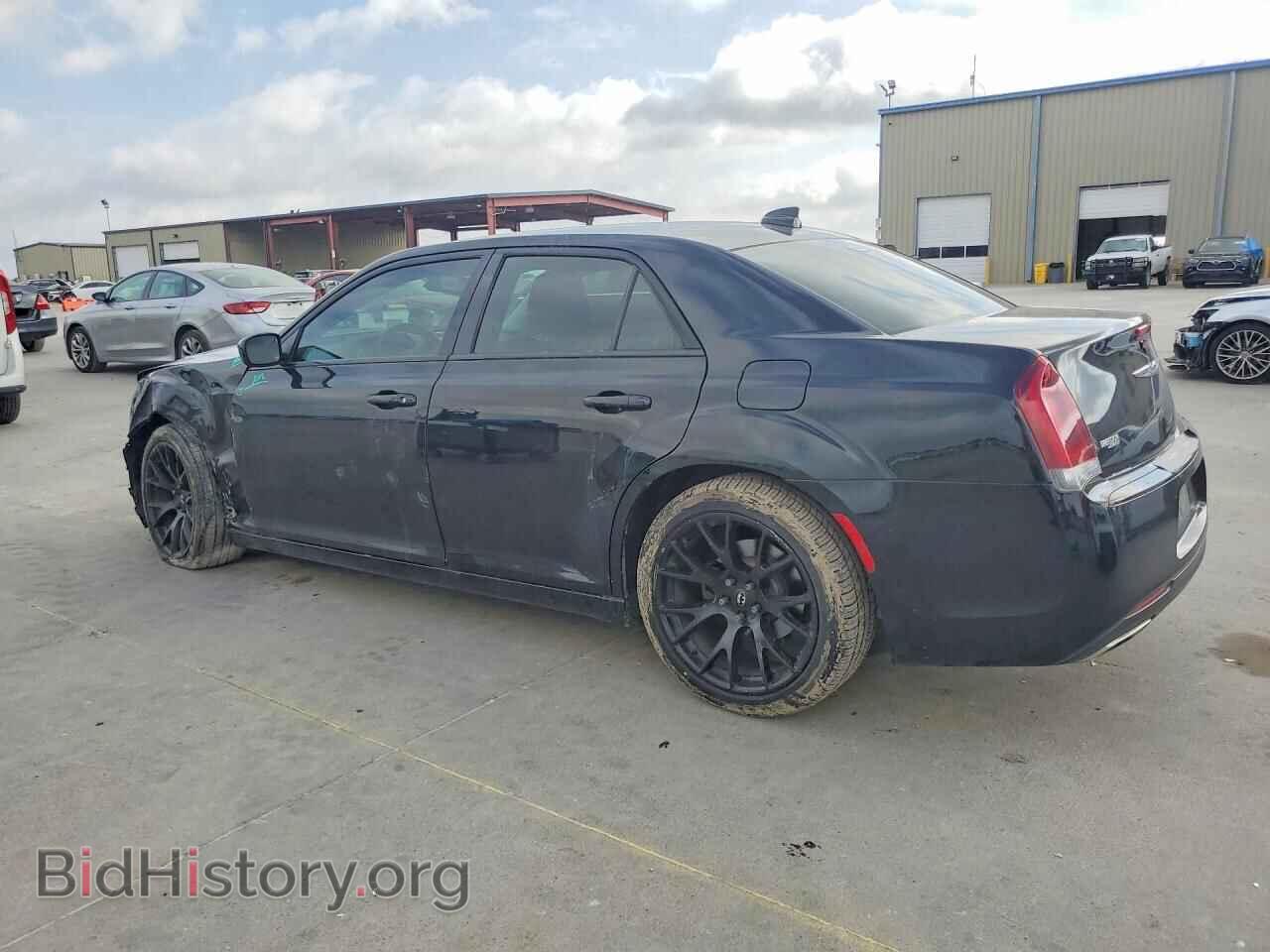 2019 CHRYSLER 300 - VIN: 2C3CCAAG6KH755744 - Фото 2