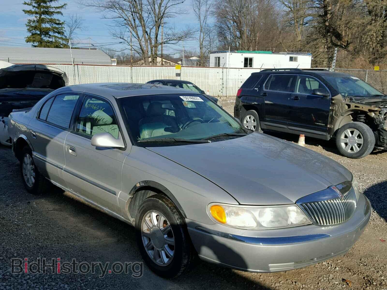 Photo 1LNHM97V82Y687497 - LINCOLN CONTINENTL 2002