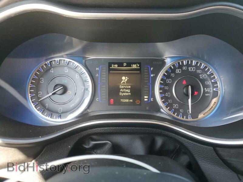2016 Chrysler 200 (VIN 1C3CCCAB3GN132239) — photo 9 of 15