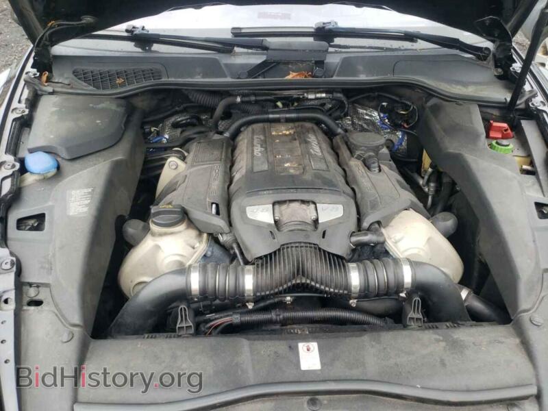 2011 Porsche CAYENNE (VIN WP1AC2A28BLA86181) — photo 7 of 10