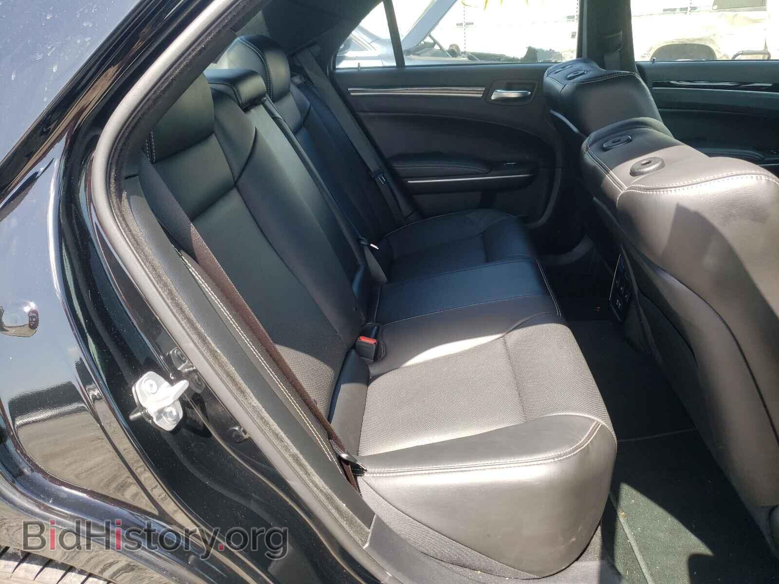2019 CHRYSLER 300 - VIN: 2C3CCABT0KH568981 - Фото 6