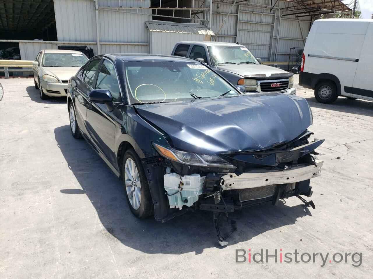 Photo 4T1B11HK0JU605353 - TOYOTA CAMRY 2018