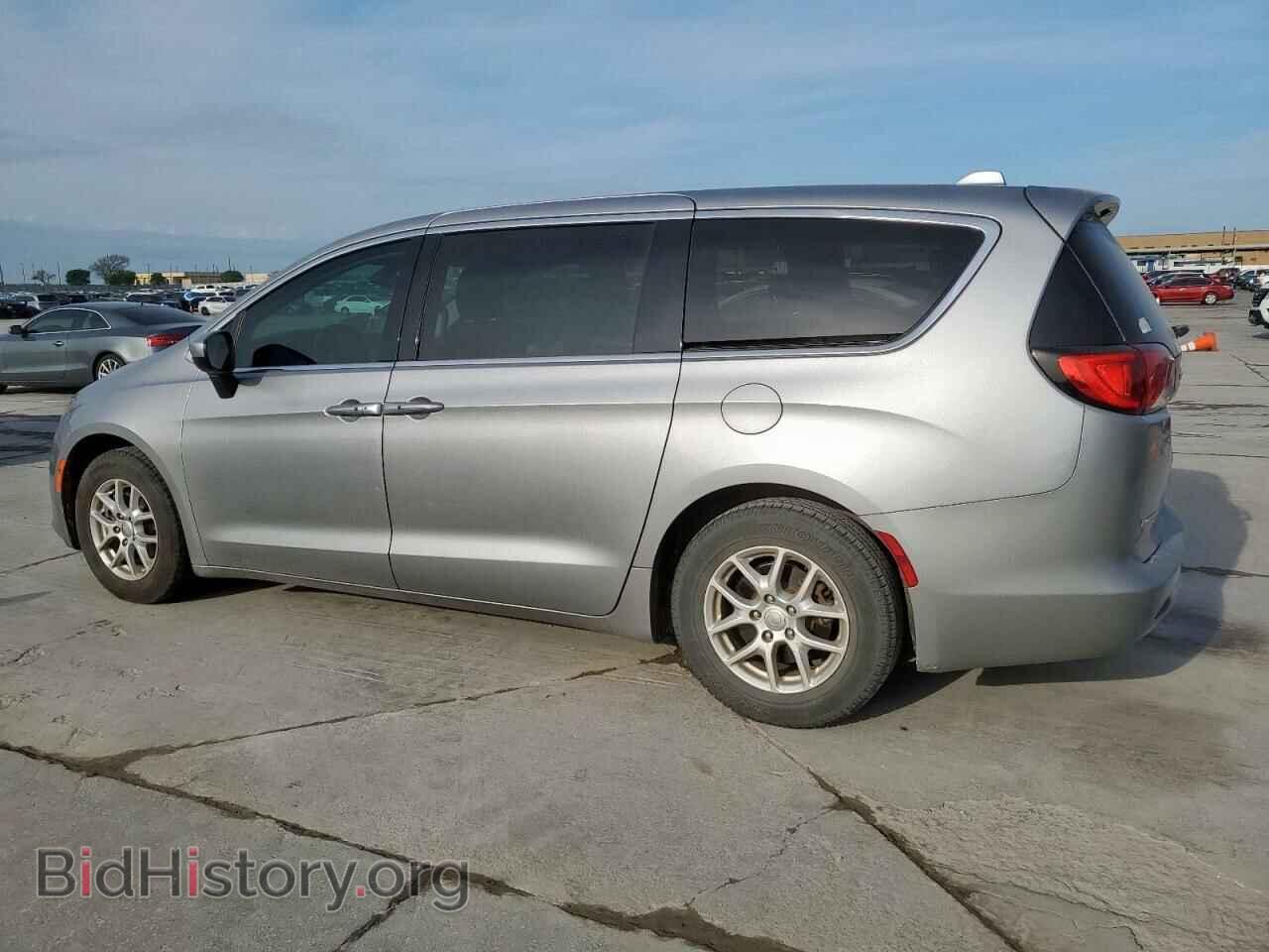 2017 CHRYSLER All Models - VIN: 2C4RC1DG2HR510606 - Фото 2