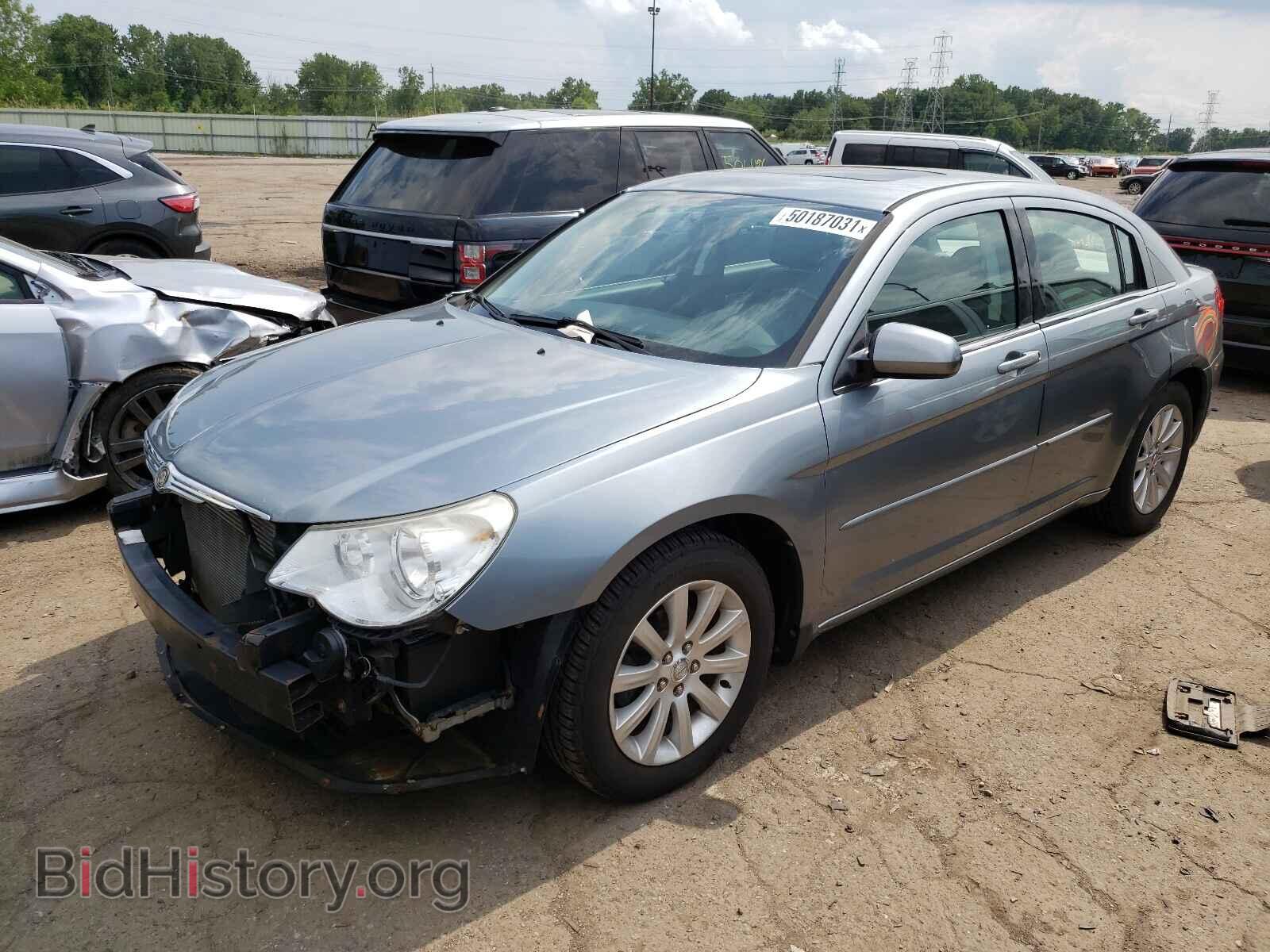 2010 CHRYSLER SEBRING - VIN: 1C3CC5FB1AN153778 - Фото 2