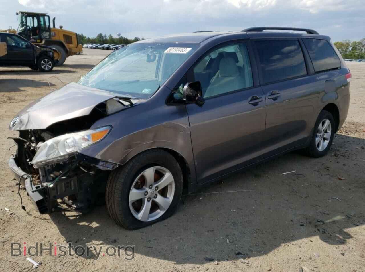 Photo 5TDKK3DC3DS281089 - TOYOTA SIENNA 2013