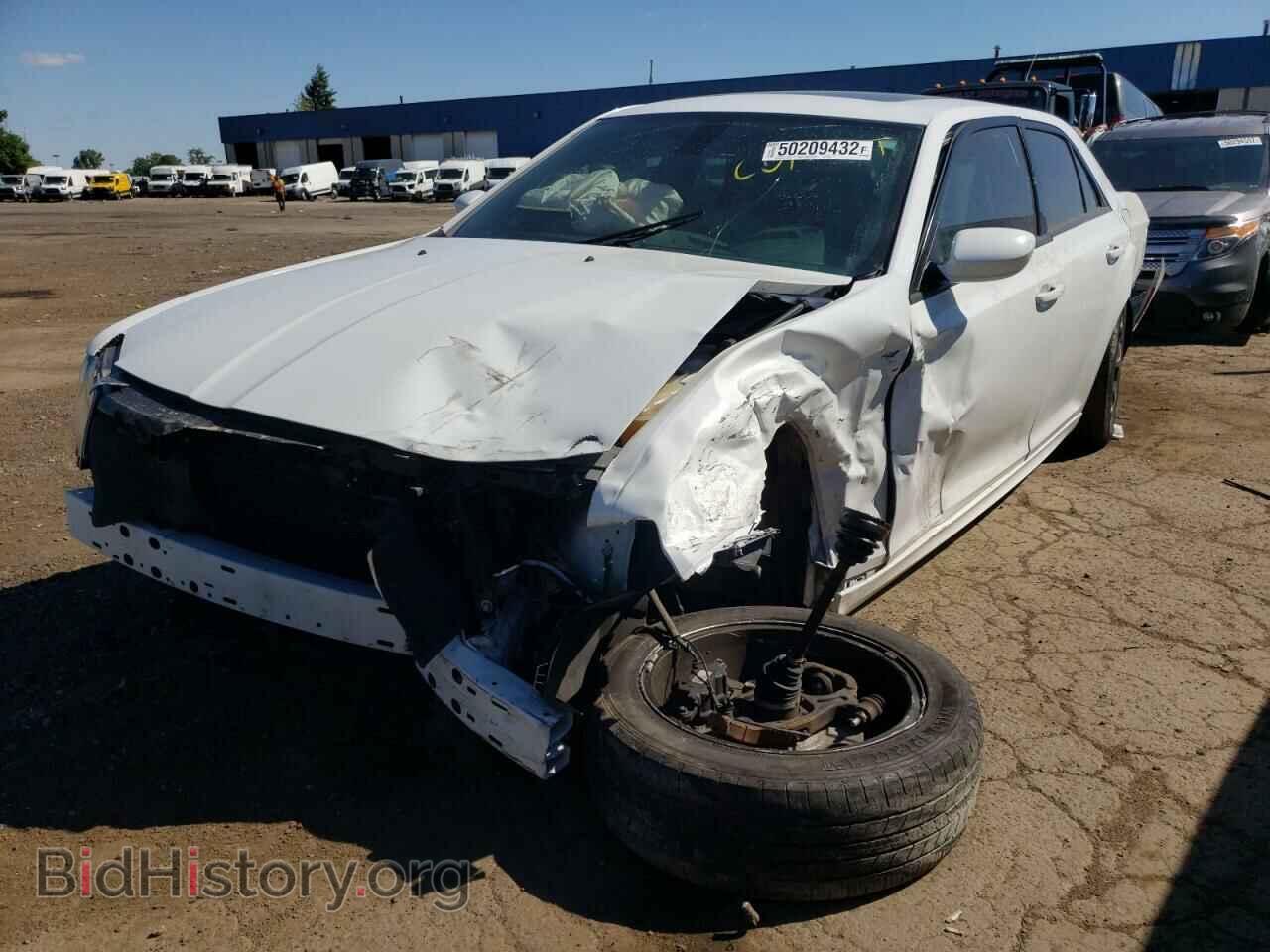 2016 CHRYSLER 300 - VIN: 2C3CCAGG0GH262009 - Фото 2
