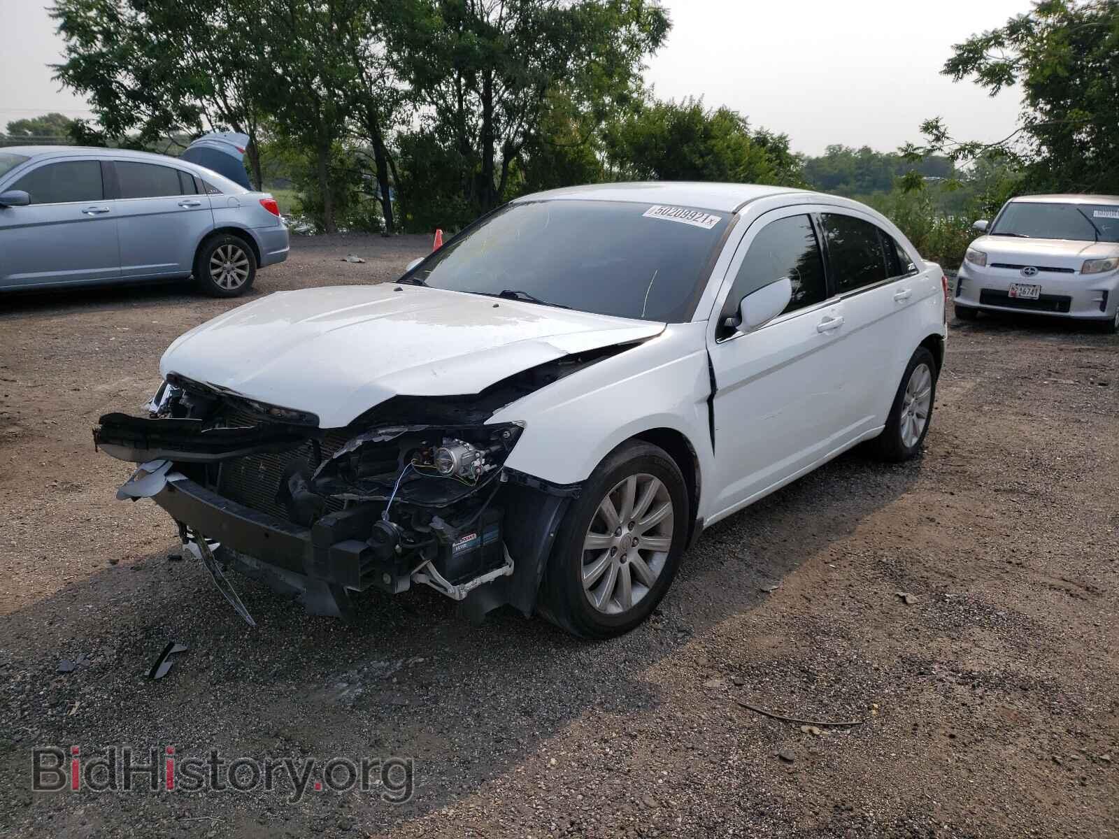 2013 CHRYSLER 200 - VIN: 1C3CCBBG8DN678048 - Фото 2