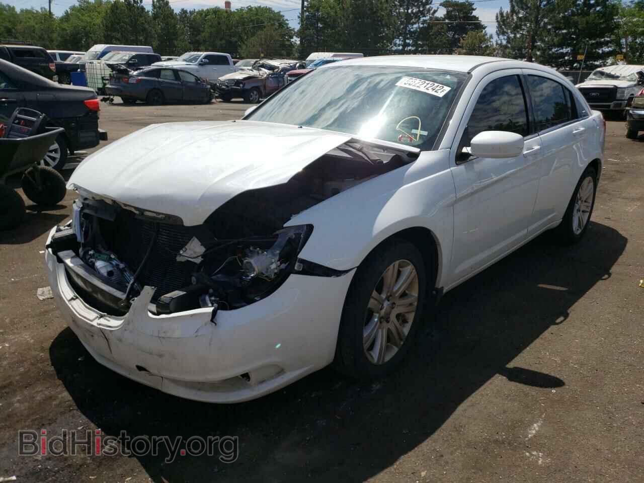 2012 CHRYSLER 200 - VIN: 1C3CCBBG6CN107625 - Фото 2