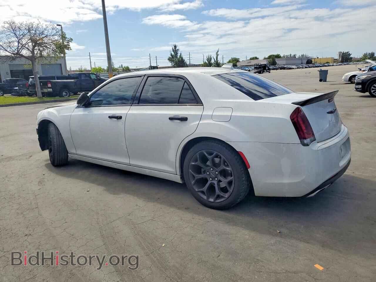 2019 CHRYSLER 300 - VIN: 2C3CCABG5KH628708 - Photo 2