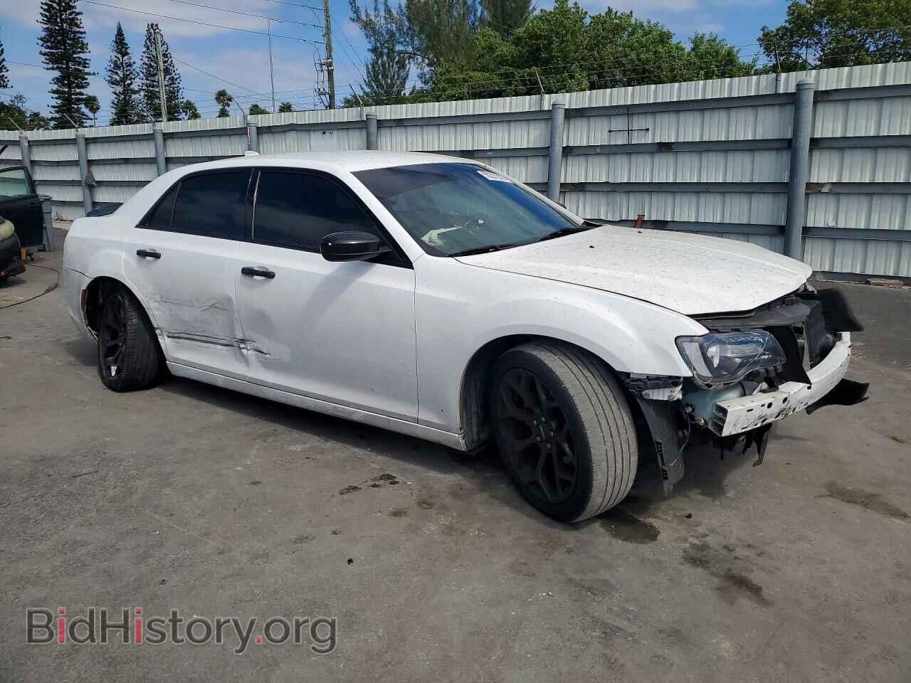 2019 CHRYSLER 300 - VIN: 2C3CCABG5KH628708 - Photo 4