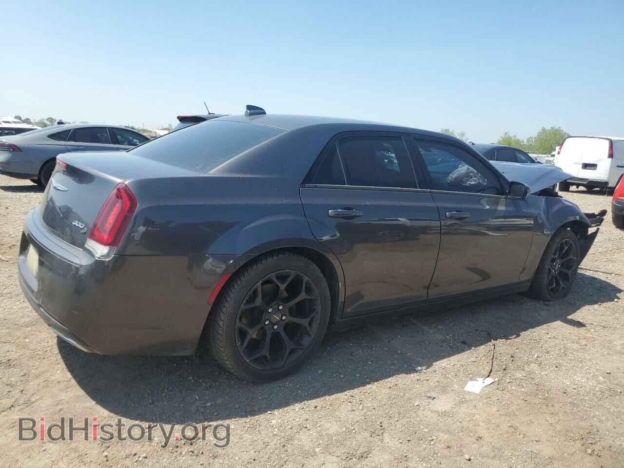 2019 CHRYSLER 300 - VIN: 2C3CCABG1KH516410 - Фото 3