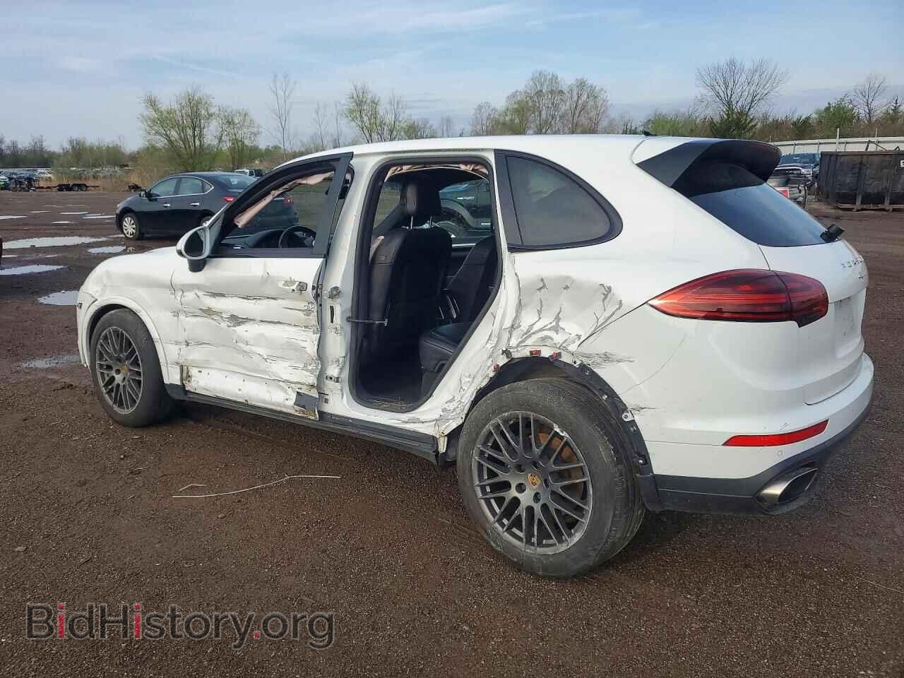 2017 PORSCHE CAYENNE - VIN: WP1AA2A25HKA86174 - Photo 2