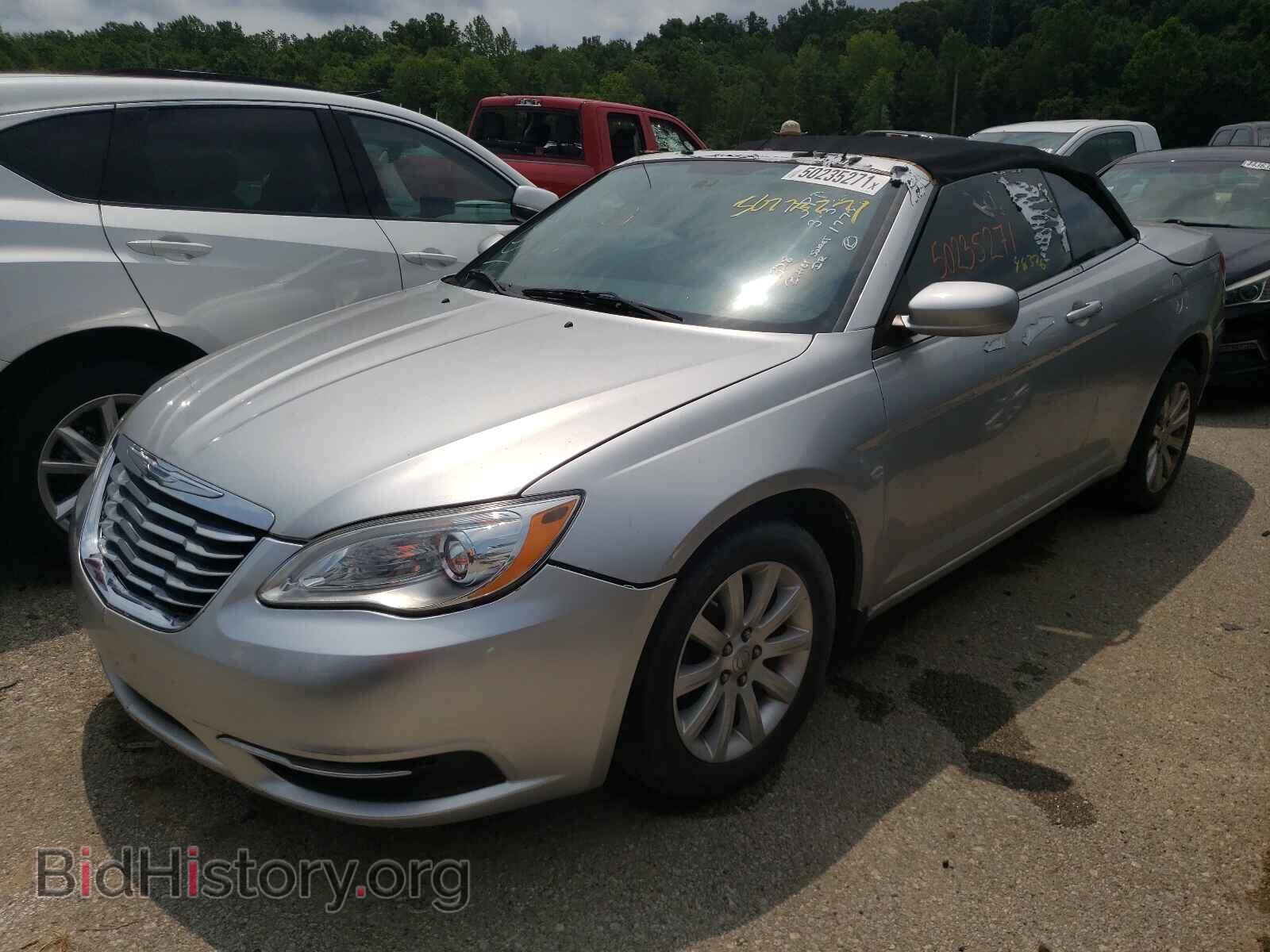 2011 CHRYSLER 200 - VIN: 1C3BC2EBXBN576209 - Фото 2
