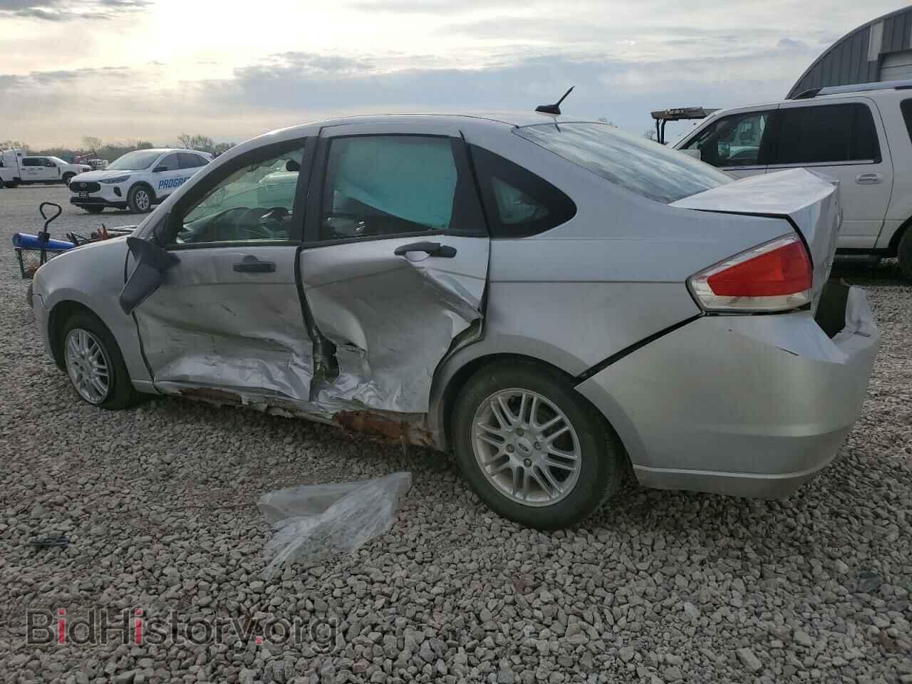 2009 FORD FOCUS - VIN: 1FAHP35NX9W174811 - Фото 2