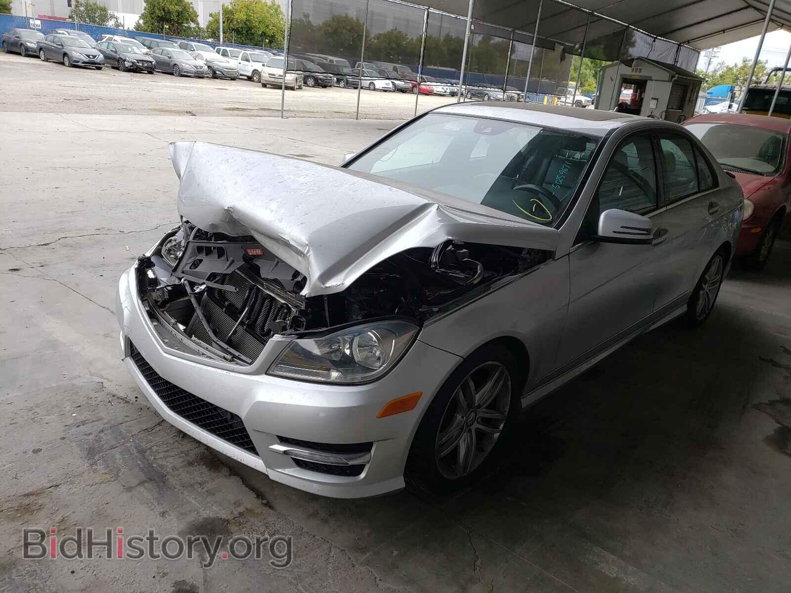 2012 MERCEDES-BENZ C-CLASS - VIN: WDDGF8BB0CA649845 - Фото 2