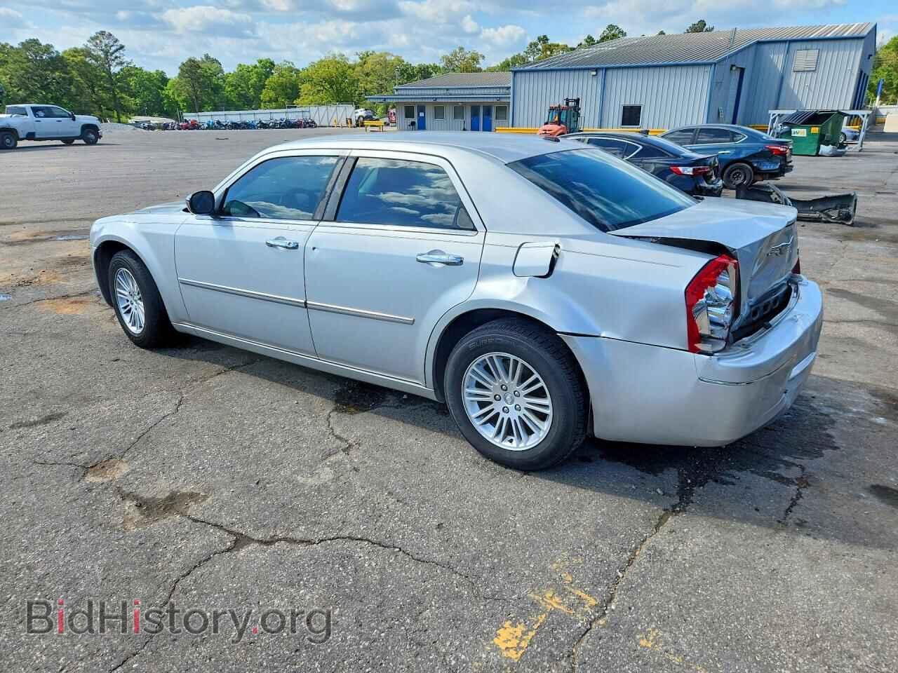 2010 CHRYSLER 300 - VIN: 2C3CA5CV2AH262943 - Фото 2