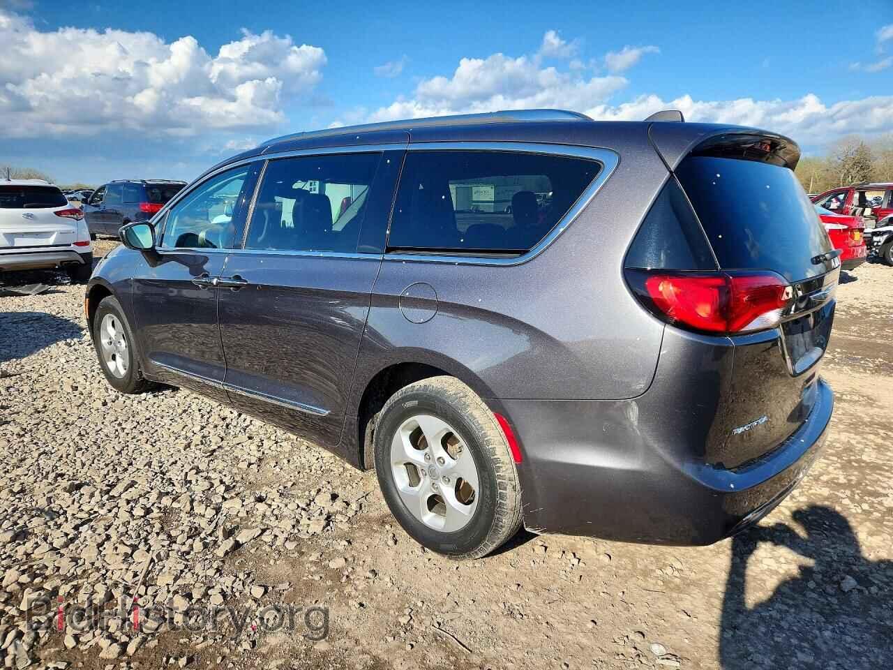 2017 CHRYSLER PACIFICA - VIN: 2C4RC1EG5HR757486 - Photo 2