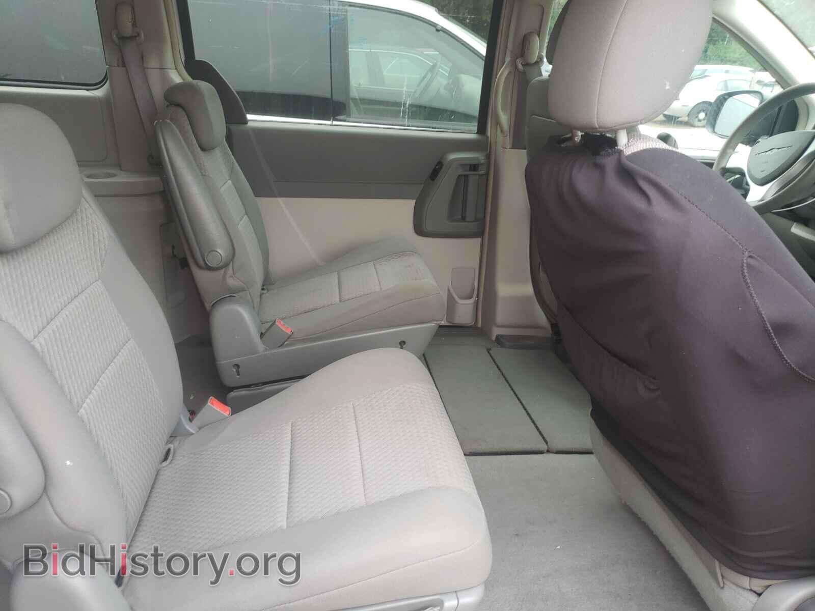 2008 CHRYSLER MINIVAN - VIN: 2A8HR44H98R748238 - Фото 6