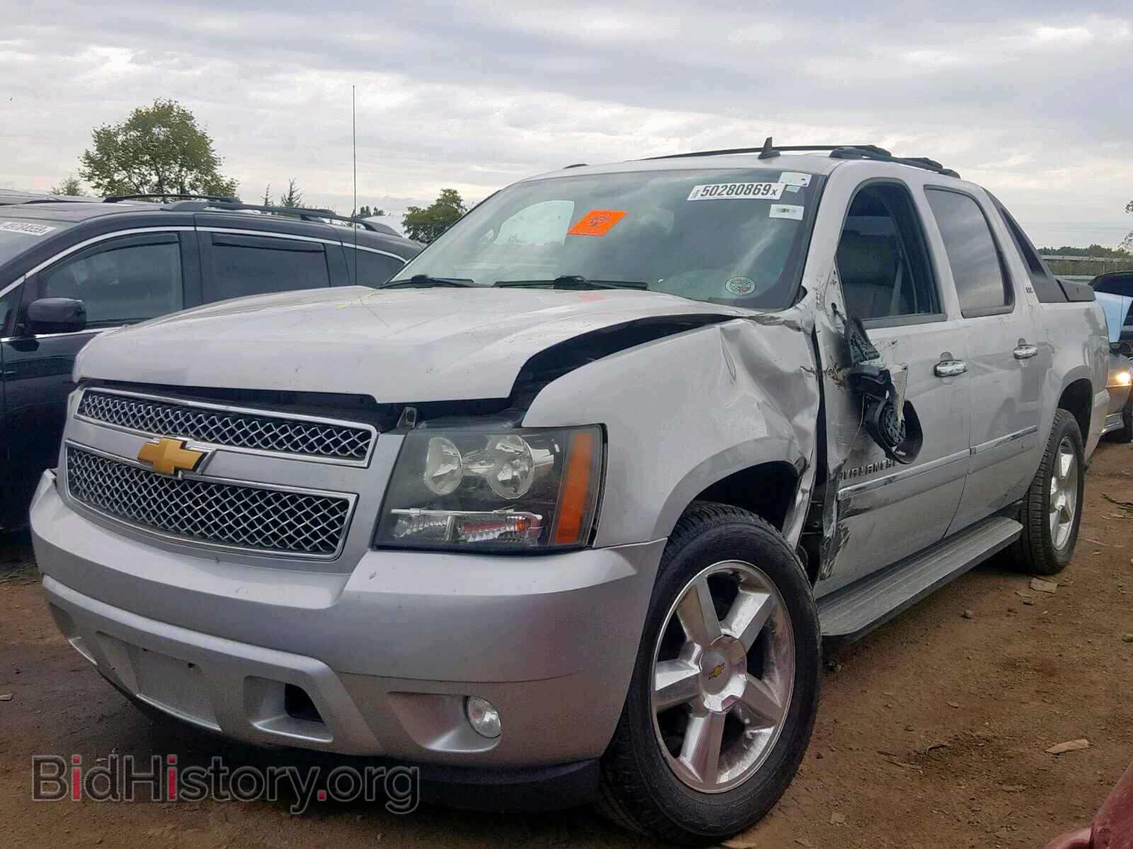 2011 CHEVROLET AVALANCHE - VIN: 3GNMCGE09BG143318 - Фото 2