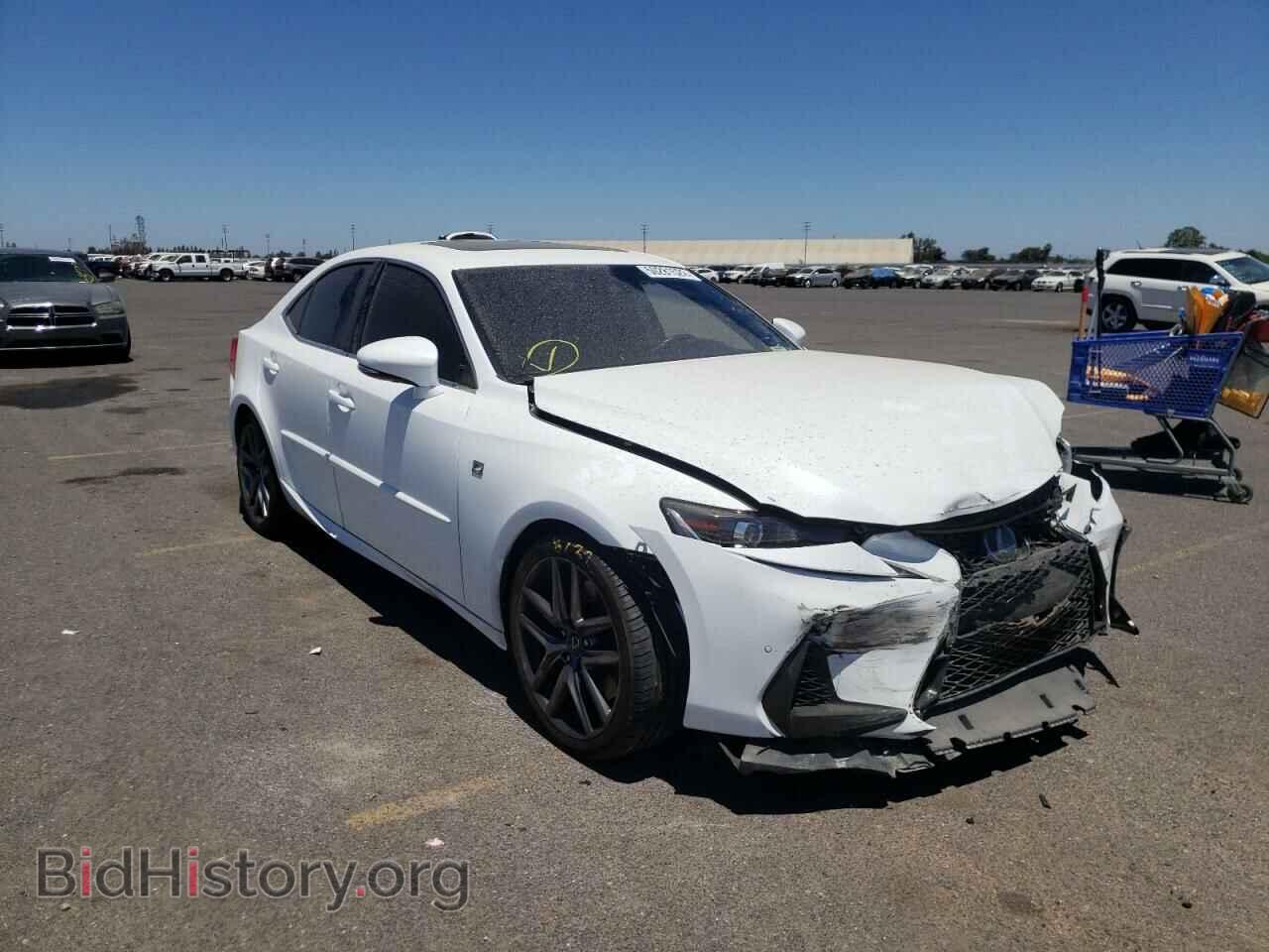 Photo JTHBA1D28J5082232 - LEXUS IS 2018